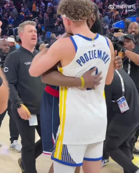 能打破附加賽不勝魔咒嗎？庫里賽后和哈登&小卡紛紛擁抱