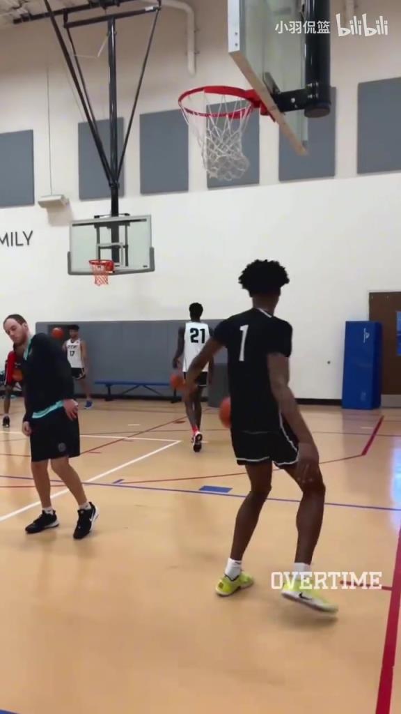 地表最強(qiáng)身體素質(zhì)？阿門扣籃簡(jiǎn)直就像直升機(jī)起飛一樣！